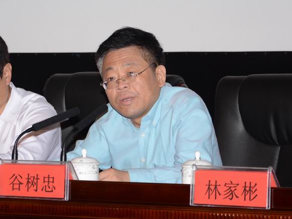 发展研究中心社会部巡视员,研究员林家彬,国土资源部调控司副司长吴